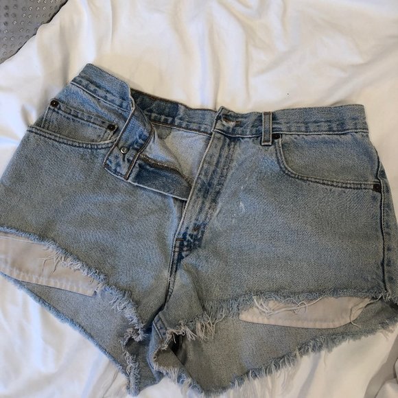Vintage Levi cut off shorts W34 - Picture 1 of 3